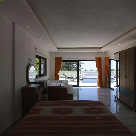 Odesa.baglar Icinde Sicacik Tatil Evi Kaş